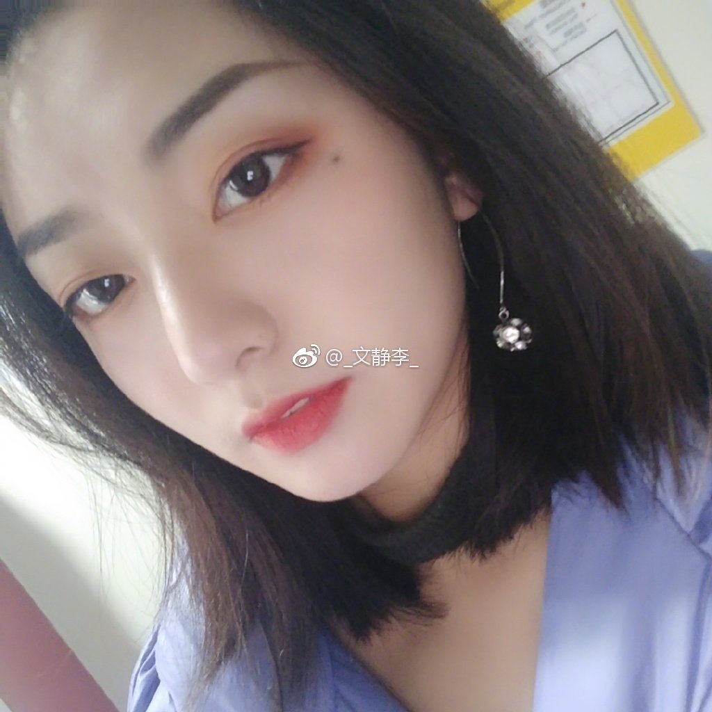 她叫李静文,96年,就读于厦门大学大嘉庚学院,身高163cm