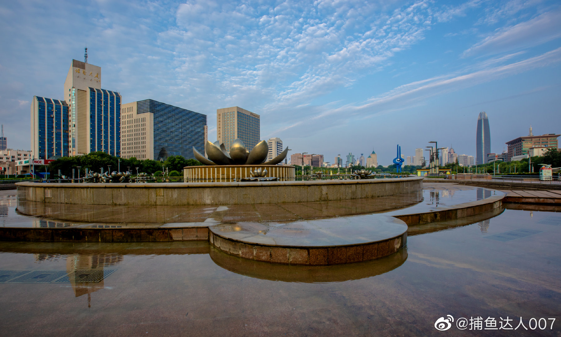 清晨的泉城广场@济南市文化和旅游局 @中国摄影师联盟