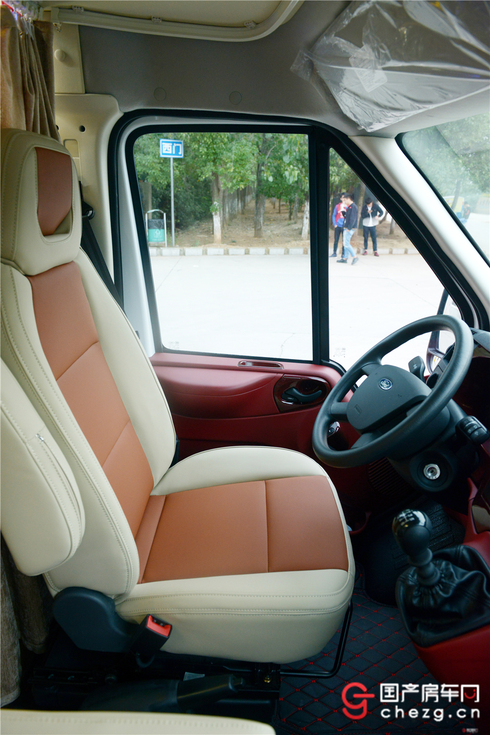 可谓性价比最高的全顺商旅房车|实拍趣蜂福特全顺B型商旅房车