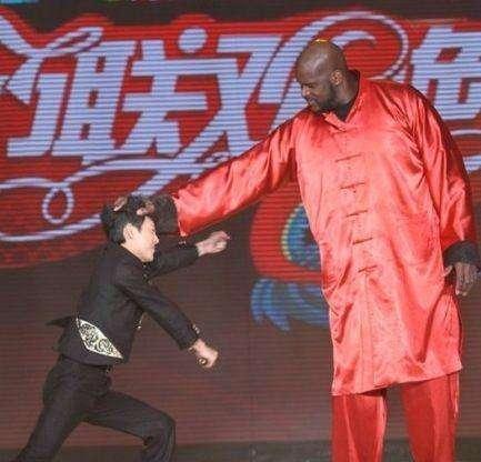 大鲨鱼奥尼尔到底有多大?吓坏女主持,这来自奥尼尔的恐怖力量