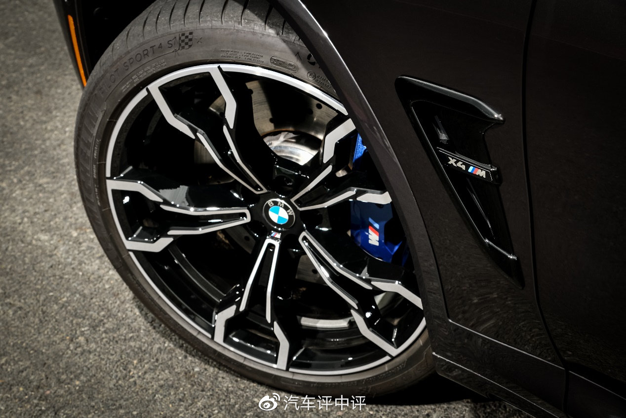 M家族又添新成员,宝马X3 M/X4 M上市,83.99万元起售