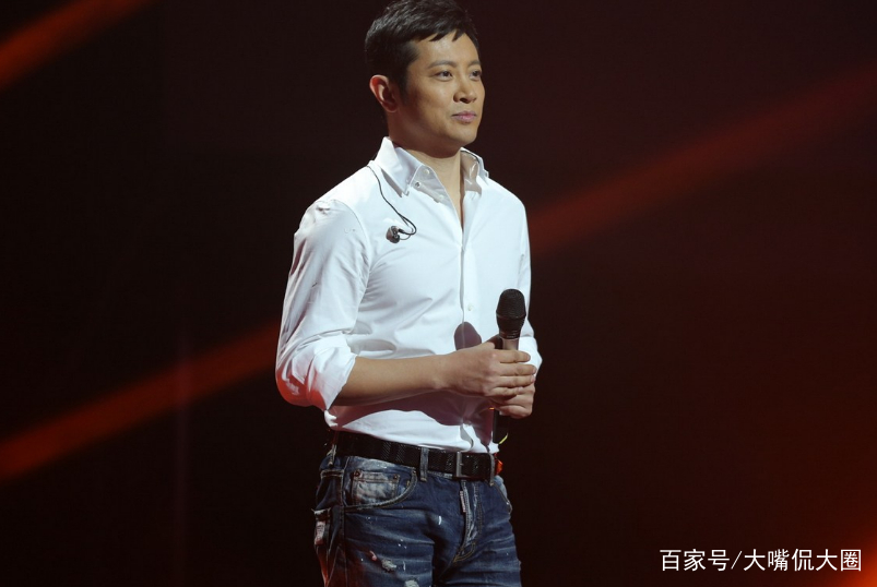 三次拒绝上春晚只为陪家人，车祸后被公司抛弃，至今仍然单身