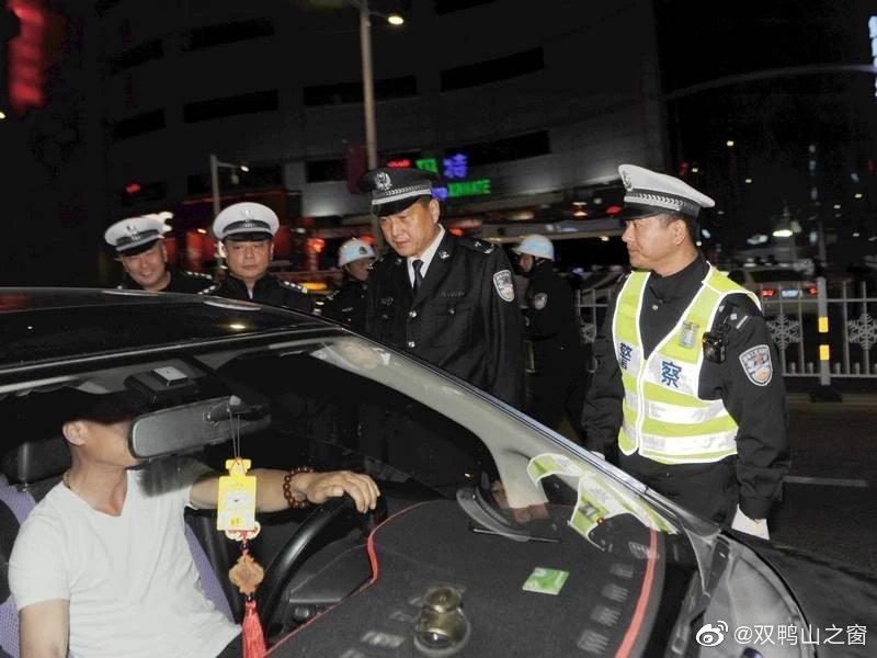 安保督导组赫振宇,双鸭山市公安局副局长翟慎利在交警支队政委高胜