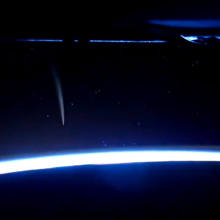 国际空间站：星星、闪电、日出和彗星Lovejoy