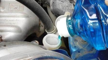 汽车玻璃水冻住了怎么办