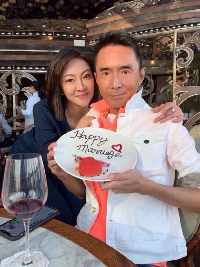 53岁小虎队成员林立洋正式登记结婚，抗癌成功娶到小20岁女粉丝