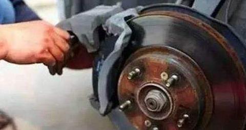 新车跑5万公里后，车辆这些零件要及时更换，避免出现发动机故障