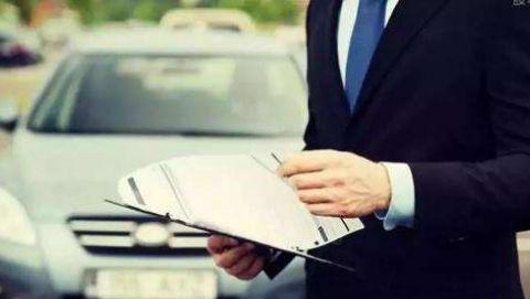 交警提醒：别再给保险公司白白送钱了，车险买这4种就够了！