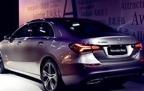 奔驰发飙了！同级无竞争对手，内饰媲美奥迪A8L，白菜价不足20万