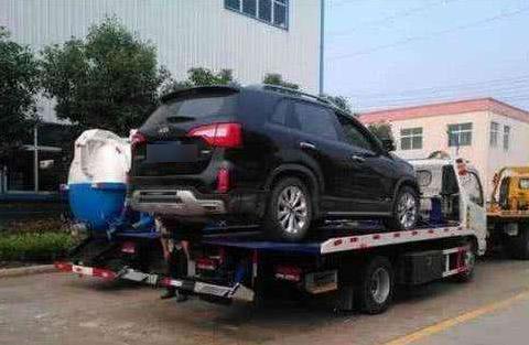 50万买的车位被人霸占，车主人一块板砖，让对方倒了血霉！