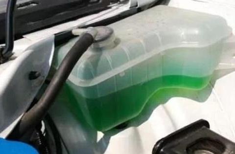 汽车行驶多少公里后需要更换冷却液？