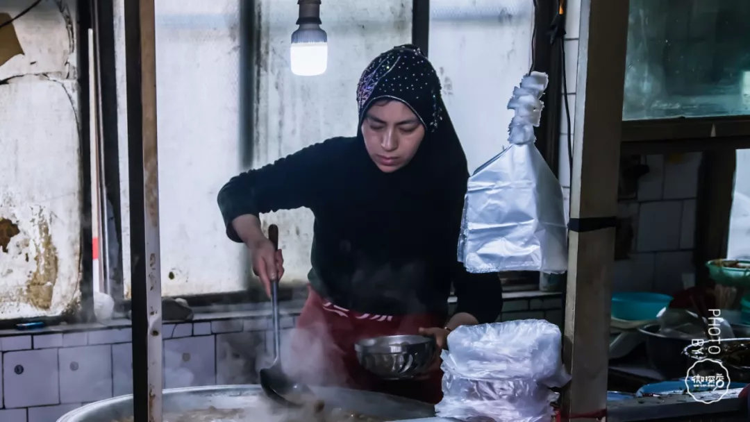 量足肉丸，大块牛肉。寒冷的春天，这碗酥肉丸子汤，热乎美味量大还实