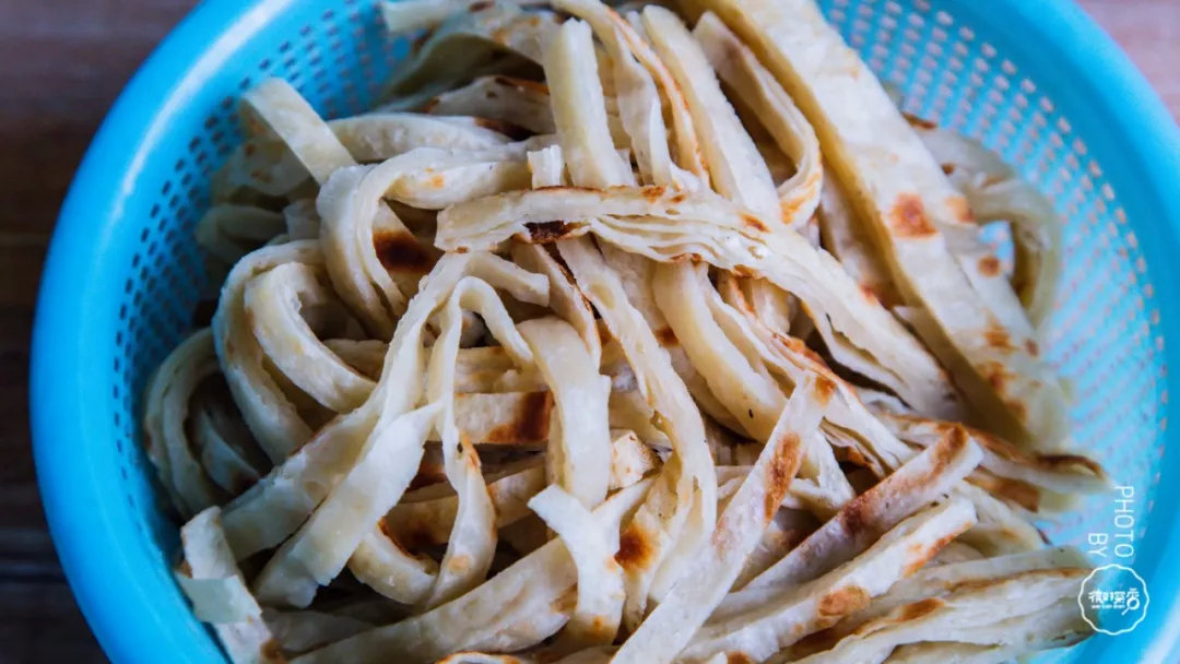 量足肉丸，大块牛肉。寒冷的春天，这碗酥肉丸子汤，热乎美味量大还实