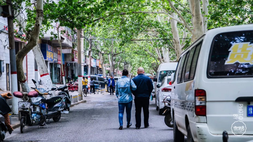 量足肉丸，大块牛肉。寒冷的春天，这碗酥肉丸子汤，热乎美味量大还实