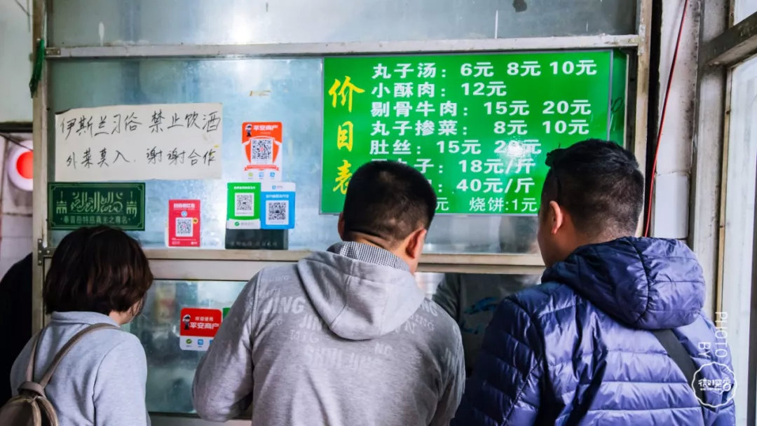 量足肉丸，大块牛肉。寒冷的春天，这碗酥肉丸子汤，热乎美味量大还实