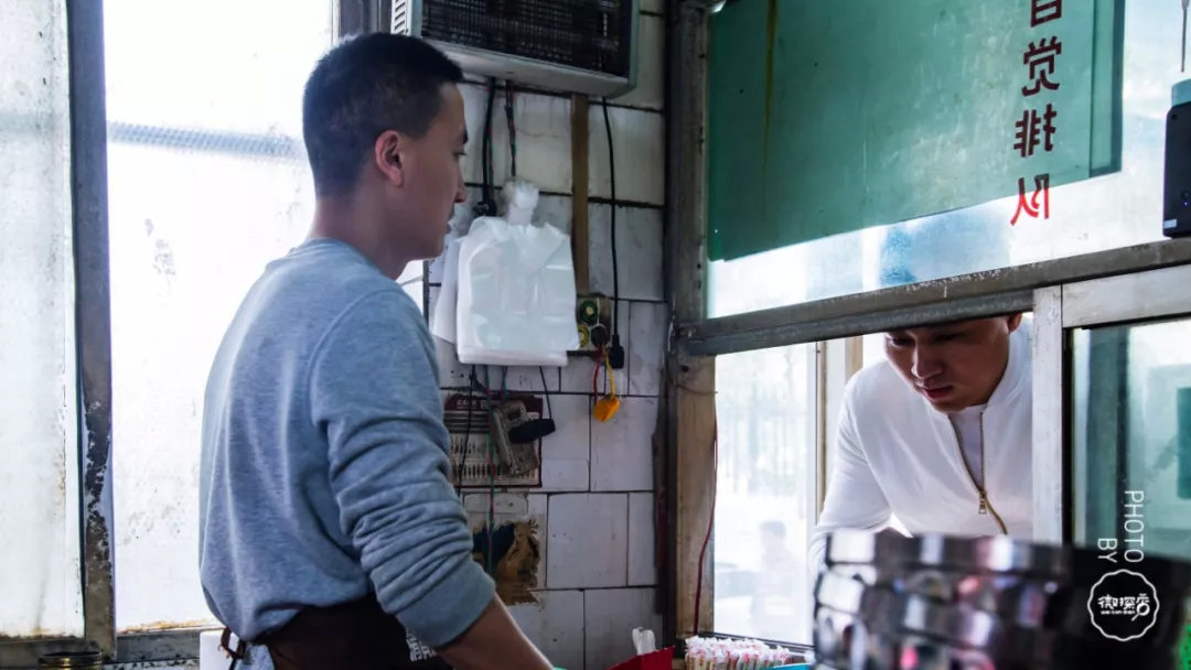 量足肉丸，大块牛肉。寒冷的春天，这碗酥肉丸子汤，热乎美味量大还实