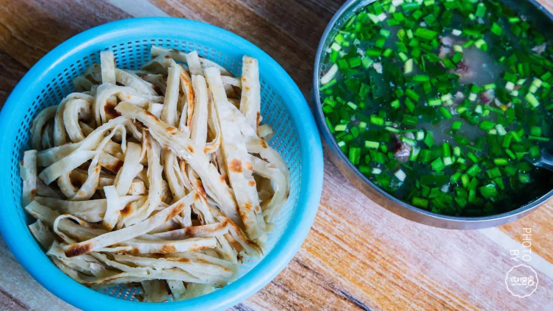 量足肉丸，大块牛肉。寒冷的春天，这碗酥肉丸子汤，热乎美味量大还实