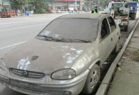 百万宝马停在停车场，欠下天价停车费，网友不想要送给我！