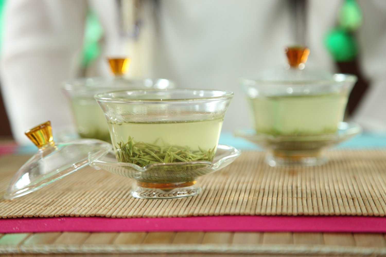 中国名茶，亩产三斤需要24万颗嫩芽，卖多少你觉得最合适