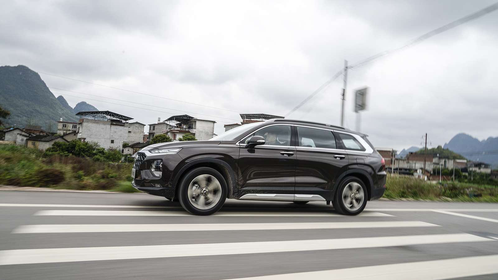 这台现代,或许是30万以内最运动的7座SUV