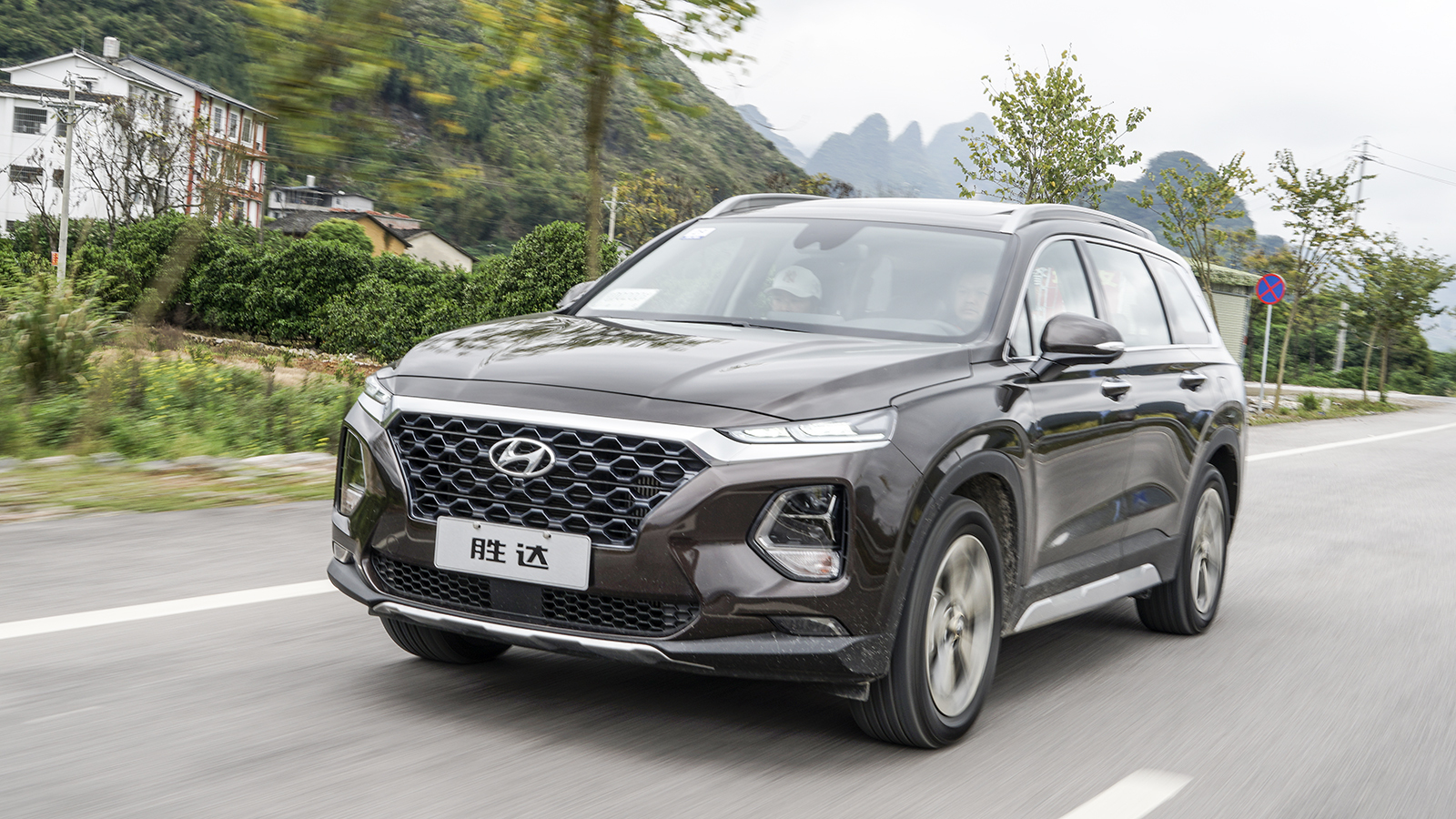 这台现代,或许是30万以内最运动的7座SUV