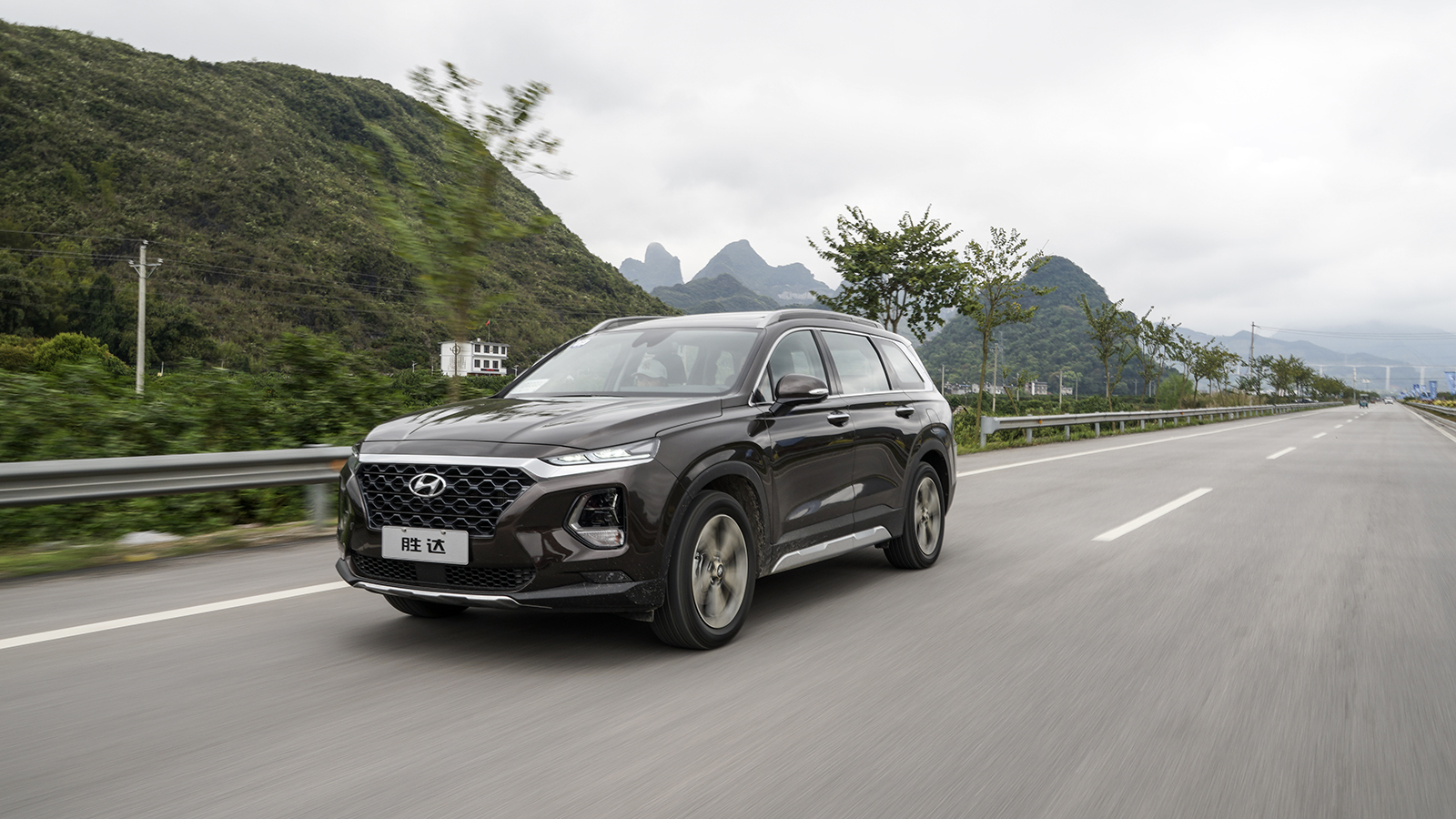 这台现代,或许是30万以内最运动的7座SUV