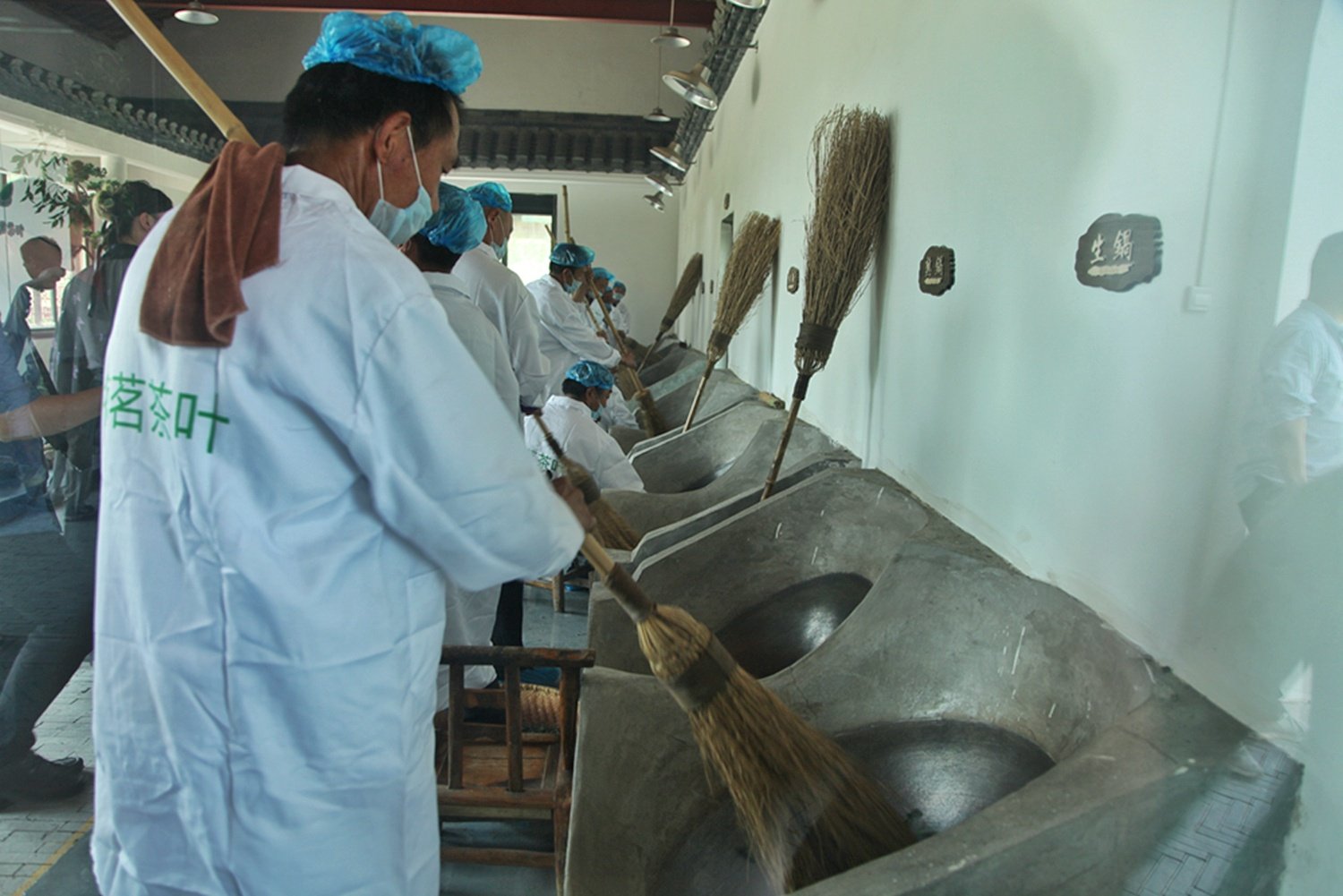 中国名茶，亩产三斤需要24万颗嫩芽，卖多少你觉得最合适