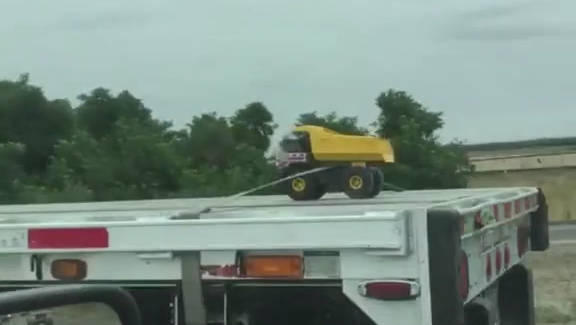 大卡车任务好艰巨啊，哈哈。。。