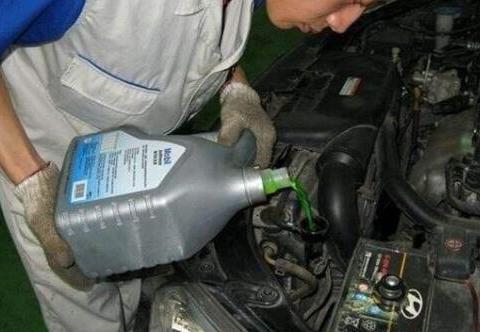 修车师傅：变速箱油超过里程数不保养，汽车离报废不远后悔才知道