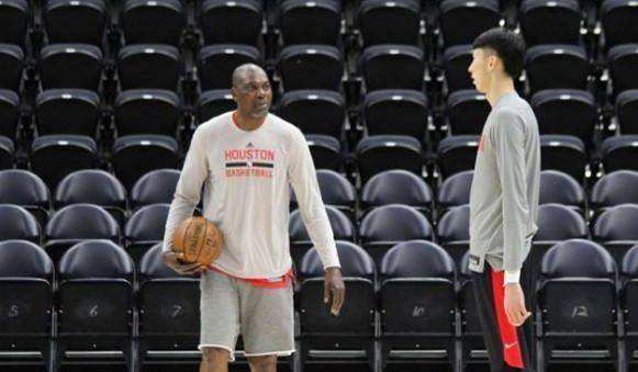 什么时候的事情?周琦在NBA有个巨星兄弟!球迷