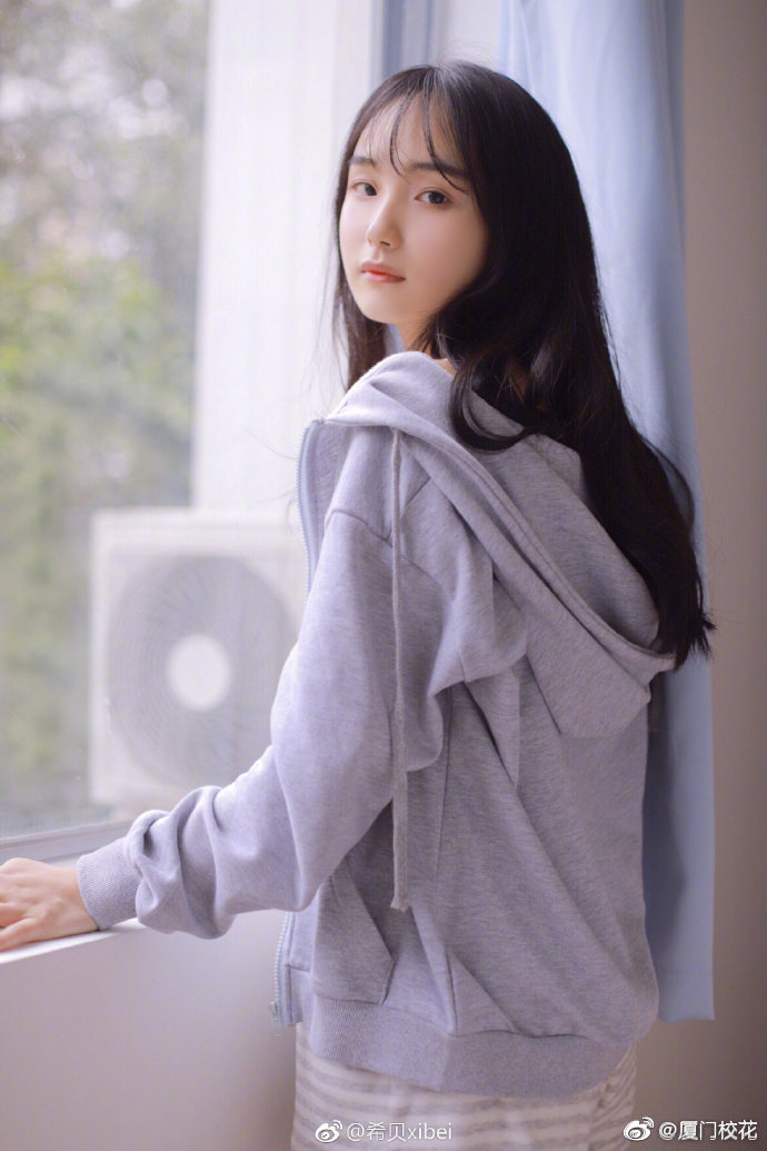 叫蒋亚希,99年,就读于成都中医药大学药学院,身