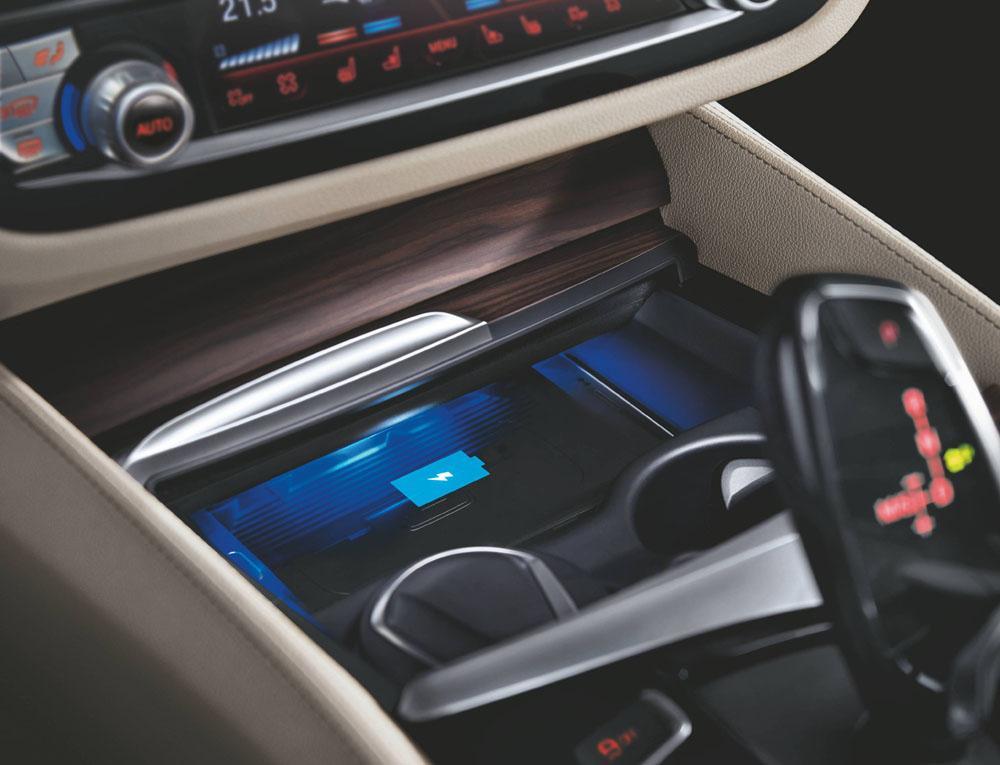 2019款新BMW 5系插电式混合动力先锋版全国上市