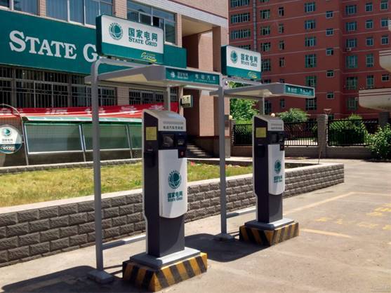 对于没有专属车位充电桩的车主来说,新能源车