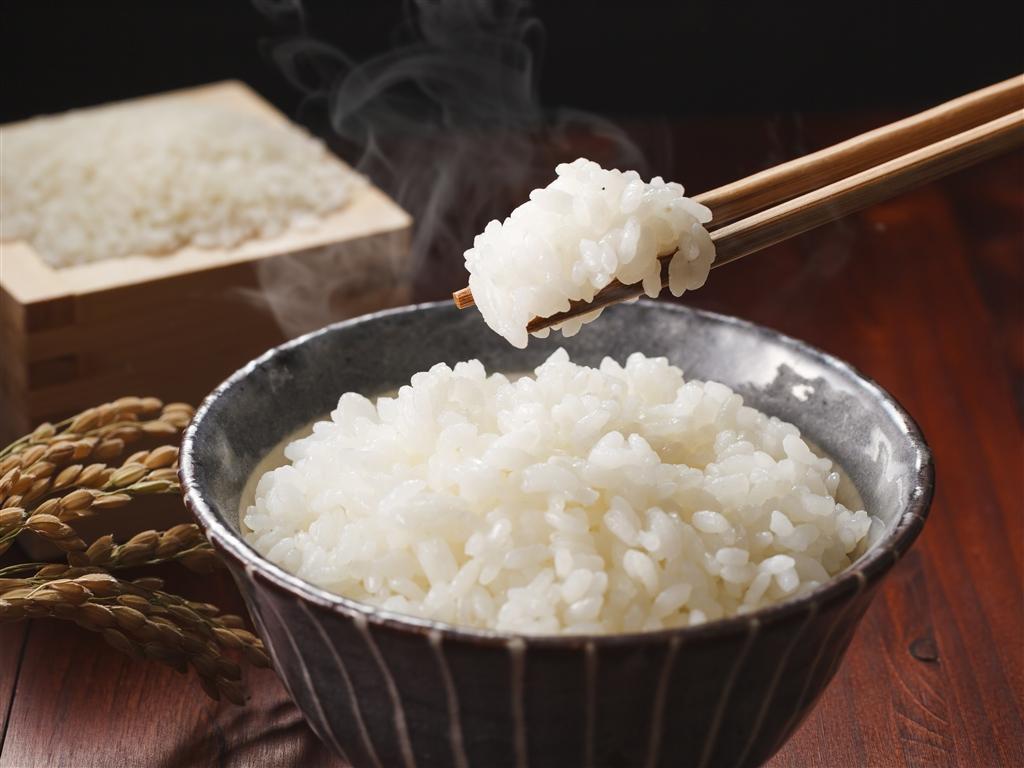 老外: 中国人不能提供大量的菜肴, 就用米饭充饥