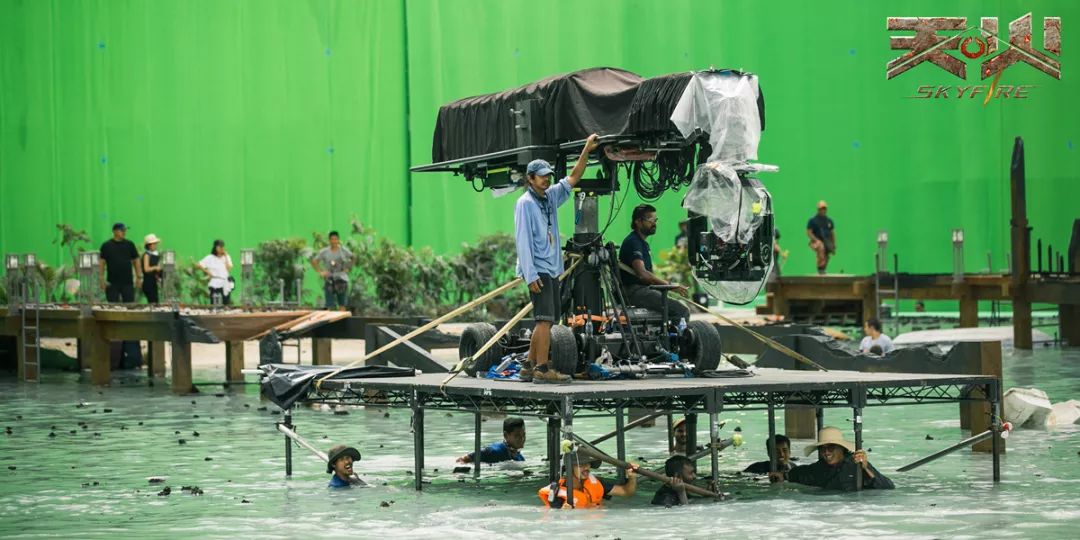 接棒《流浪地球》,中国首部视效灾难大片《天