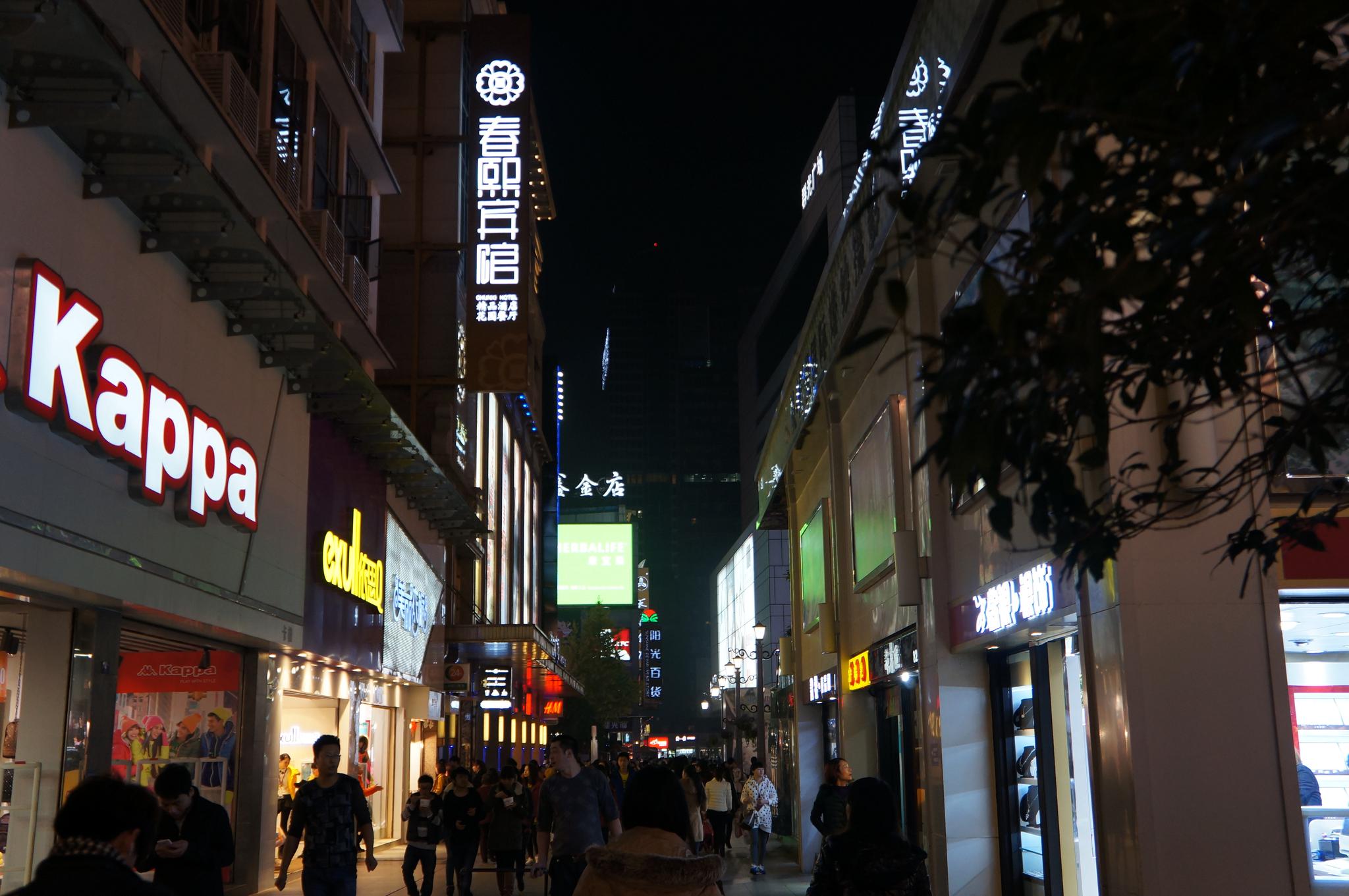 最新舆论显示,成都春熙路郁金香店卖淫是真的吗？深度解析事件背后真相与应对方法