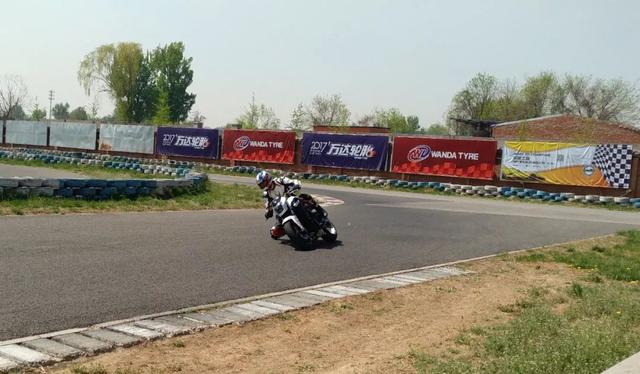 车主3w打造北京最强650NK,赛道硬刚川崎650却毁于垃圾杜卡迪电喷