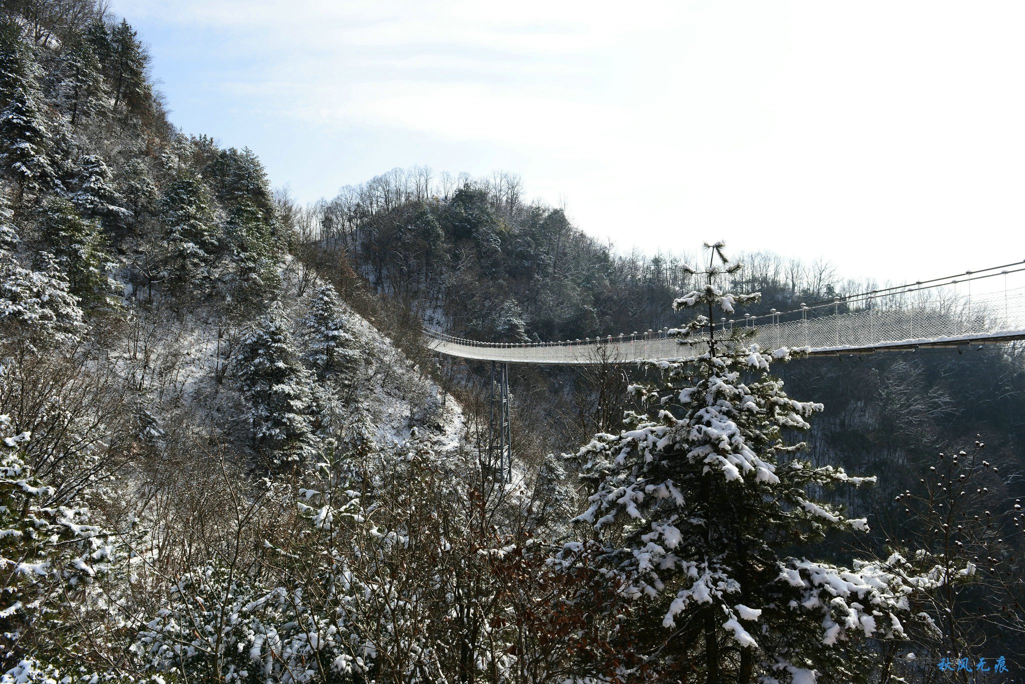 冬雪后去镇安塔云山，一览三面悬崖的五百年道观