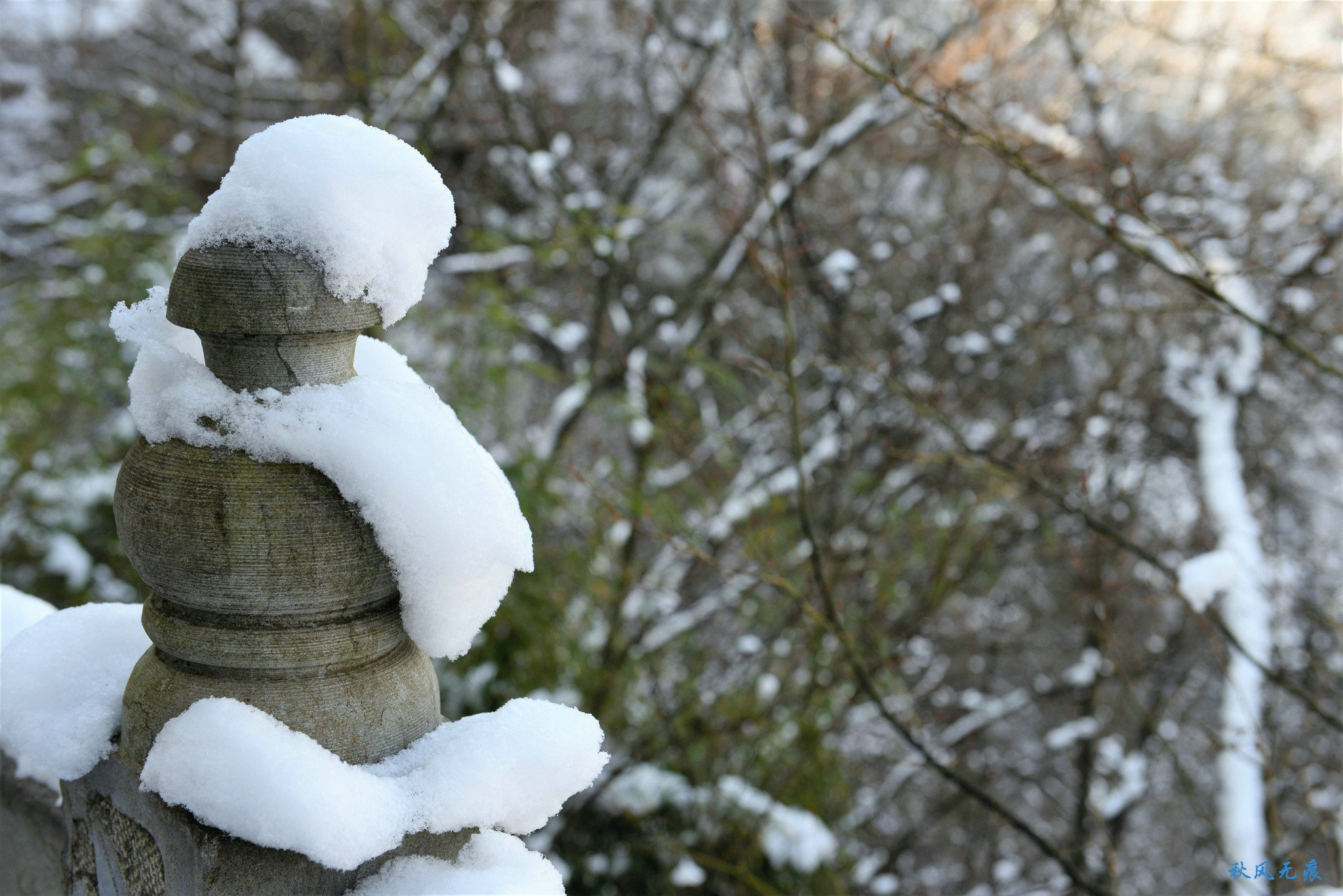 冬雪后去镇安塔云山，一览三面悬崖的五百年道观