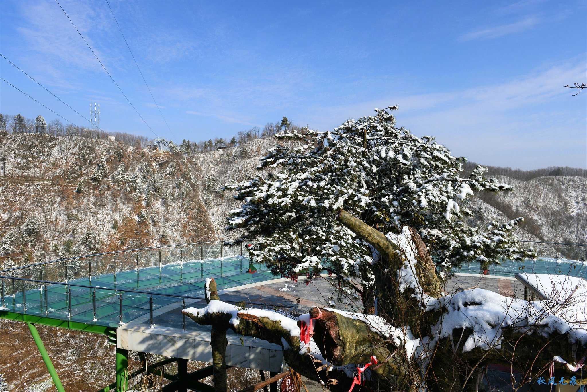 冬雪后去镇安塔云山，一览三面悬崖的五百年道观
