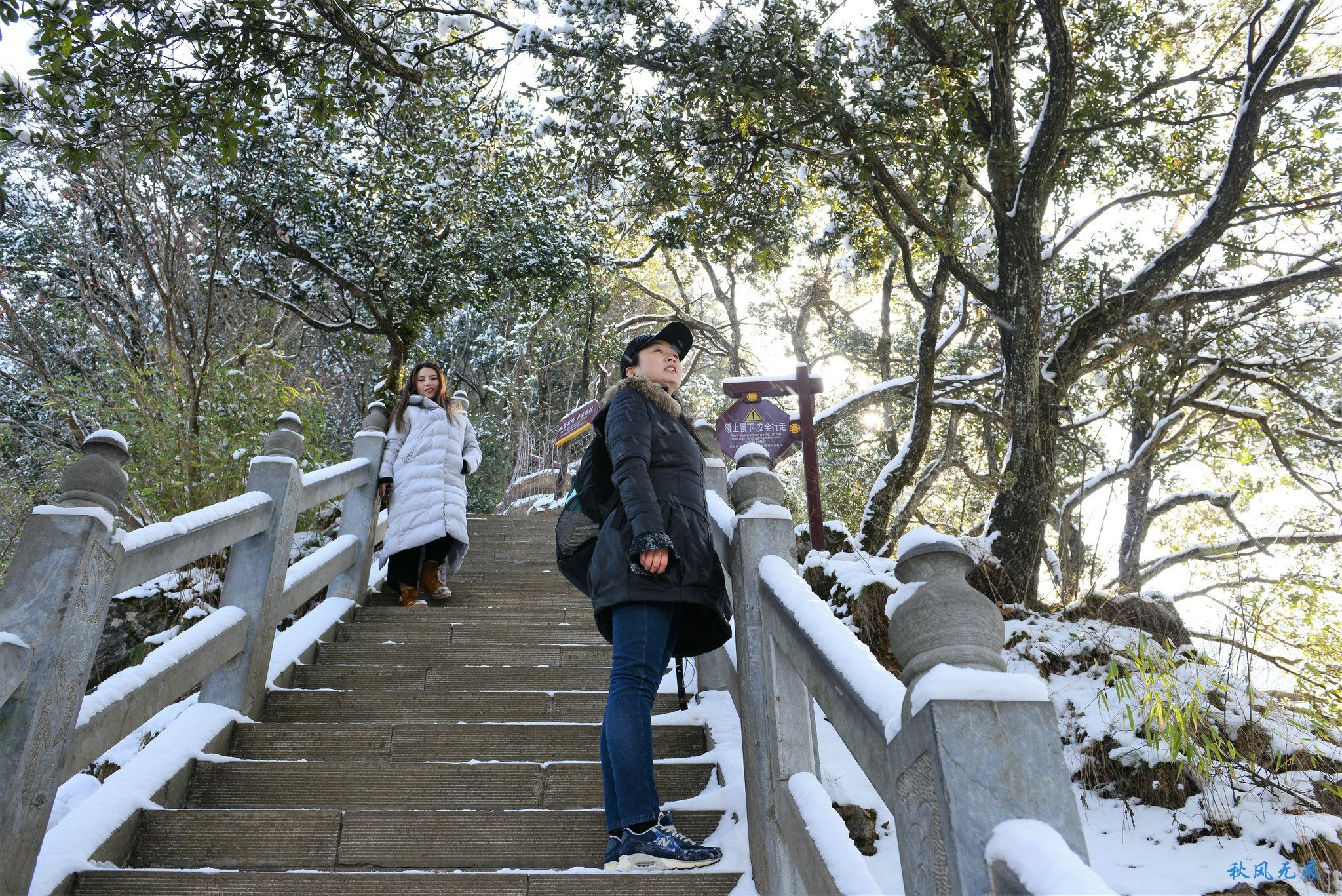 冬雪后去镇安塔云山，一览三面悬崖的五百年道观