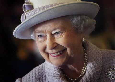 全球最尊贵的两台宾利，车主是92岁的女司机，无证驾驶71年