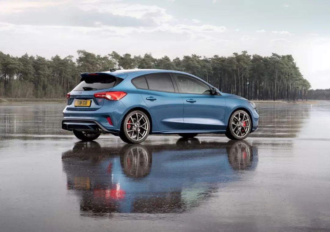 上新了,全新福克斯ST:高尔夫GTI,追上我尾灯算