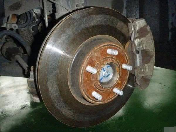 养车别只会换机油！多关心这5处部位，车子十年不用大修