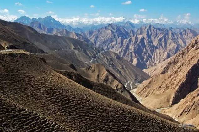 新疆这条公路翻越5000米高山成为“世界之最”！一生一定要去一次