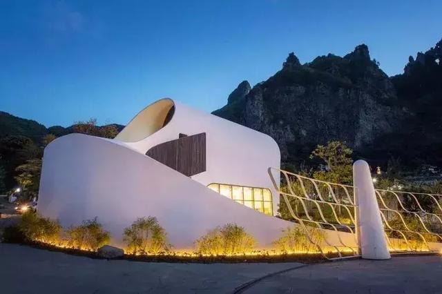 世界从来不缺自然的美景，也不缺奢华酒店！