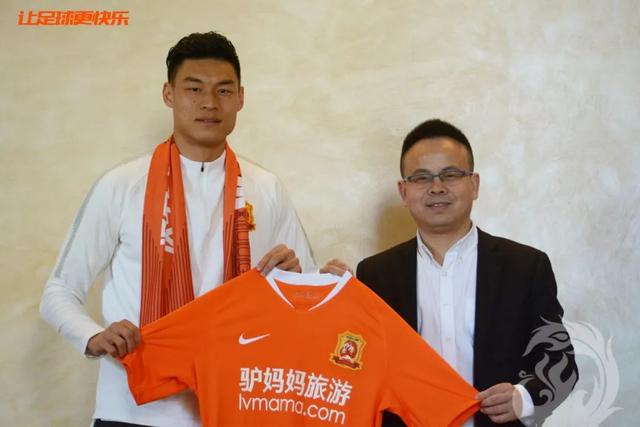 官宣丨韩鹏飞转会加盟武汉卓尔