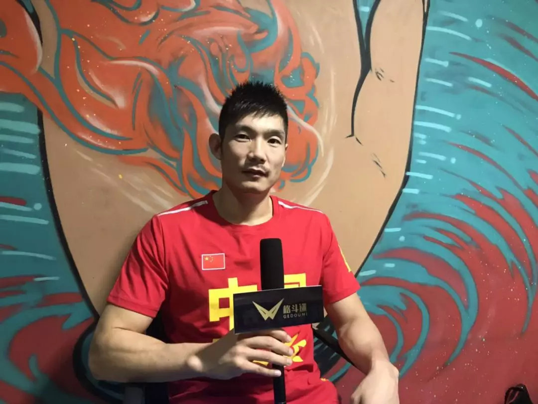 拳击手怒喷付高峰一身死肌肉!看中国队长如何回应?