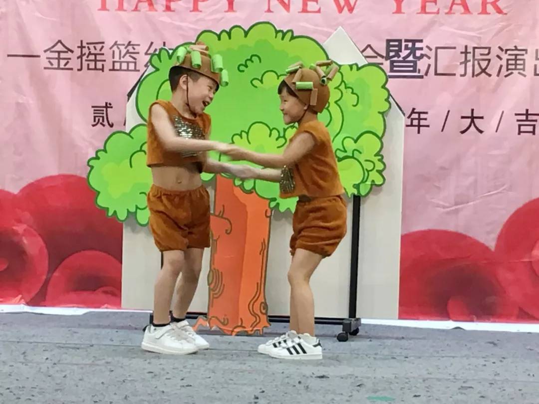幼儿园舞蹈《小猪吃的饱饱》-舞蹈视频-搜狐视频
