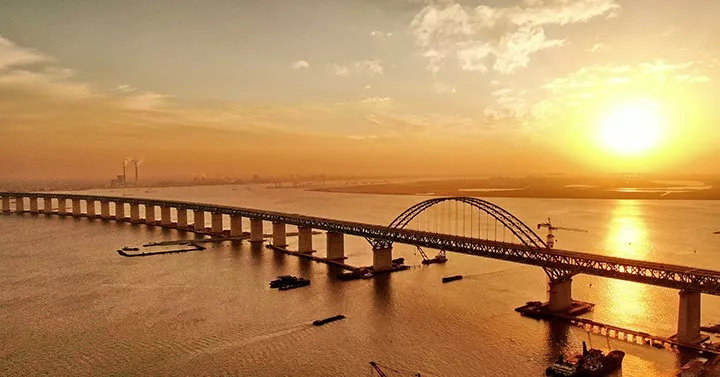 最新!沪通大桥开始安装路灯啦!还有这些重大进展 | 附航拍高清图